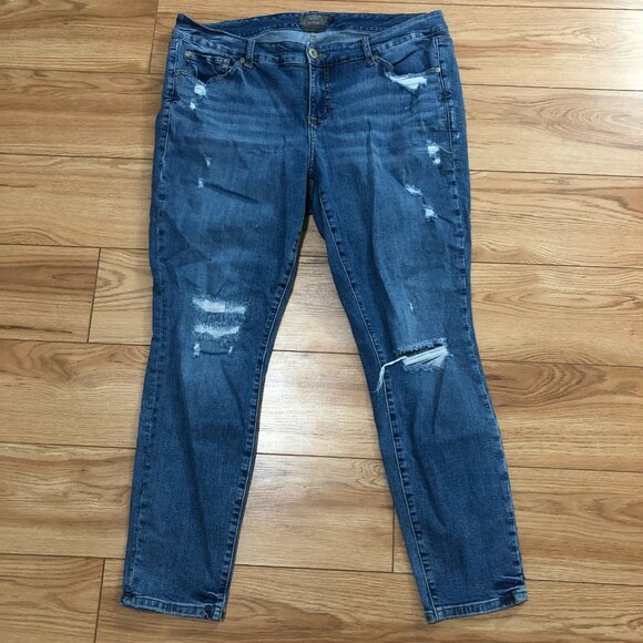 Torrid Jeans Mid Rise Skinny Vintage Stretch Womens Size 14R Distressed Med Wash - Picture 1 of 4